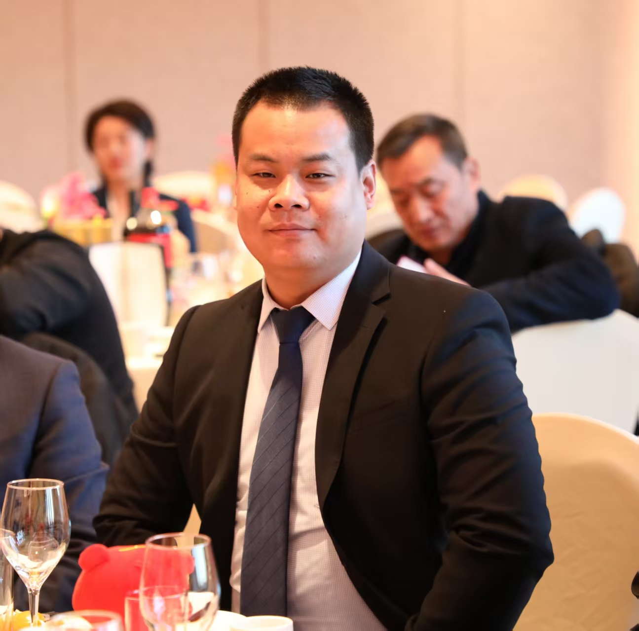 李朋
